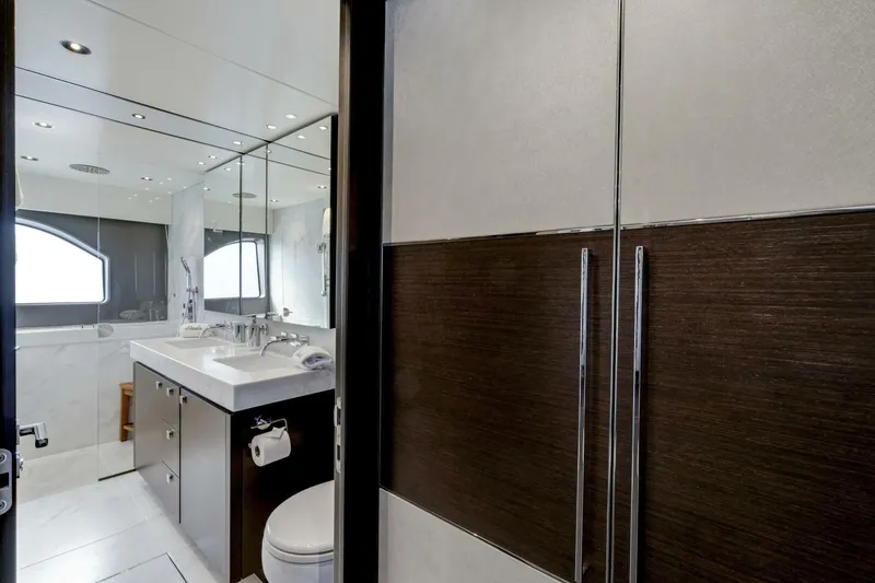  Yacht Photos Pics 2021 Sunseeker 76 Yacht - Image 81