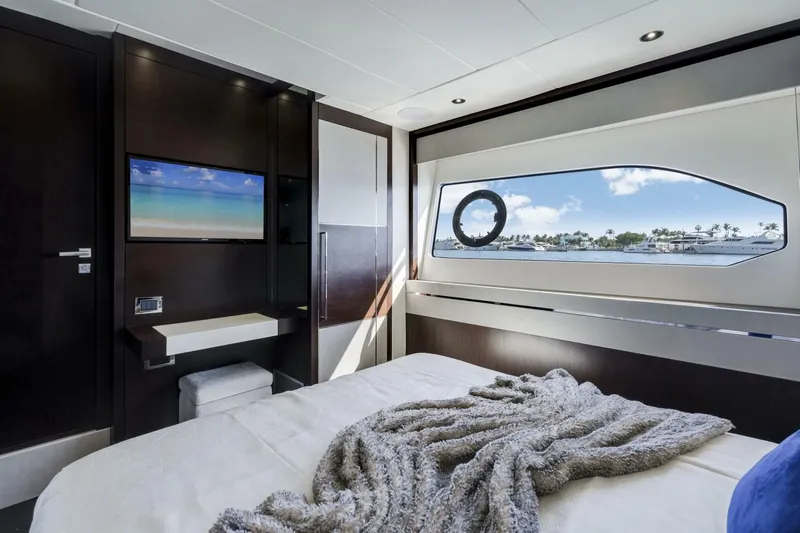  Yacht Photos Pics 2021 Sunseeker 76 Yacht - Image 87