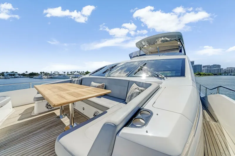  Yacht Photos Pics 2021 Sunseeker 76 Yacht - Image 26