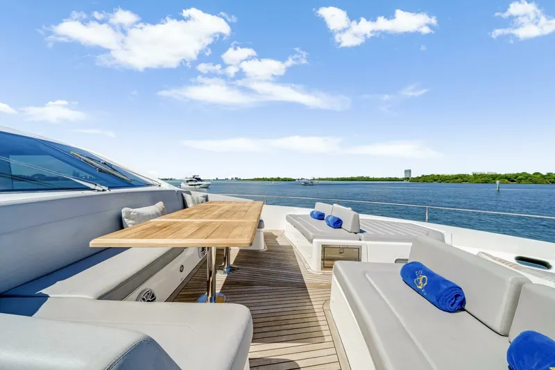  Yacht Photos Pics 2021 Sunseeker 76 Yacht - Image 27