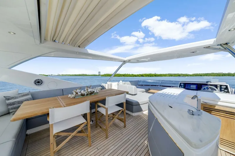  Yacht Photos Pics 2021 Sunseeker 76 Yacht - Image 31