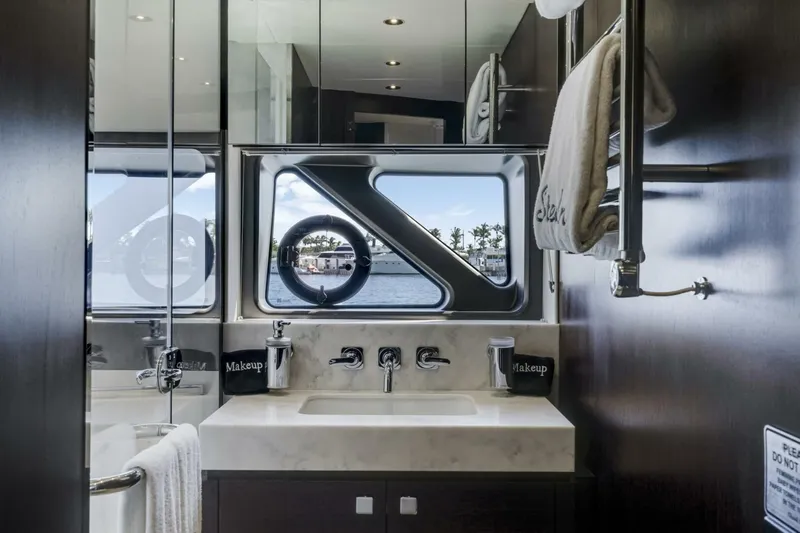  Yacht Photos Pics 2021 Sunseeker 76 Yacht - Image 88