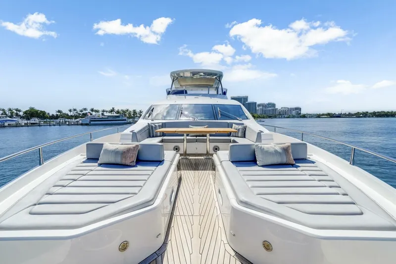  Yacht Photos Pics 2021 Sunseeker 76 Yacht - Image 25