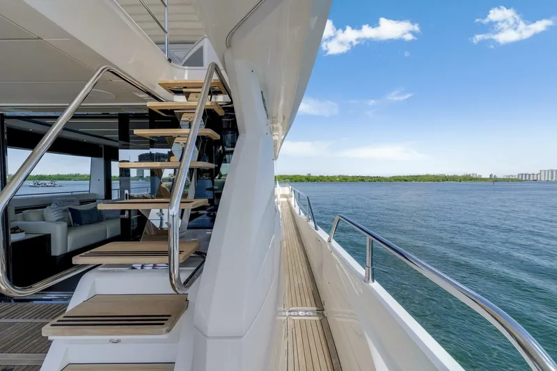  Yacht Photos Pics 2021 Sunseeker 76 Yacht - Image 22