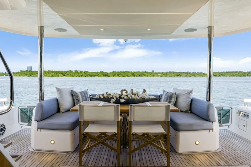  Yacht Photos Pics 2021 Sunseeker 76 Yacht - Image 41