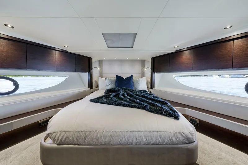  Yacht Photos Pics 2021 Sunseeker 76 Yacht - Image 93