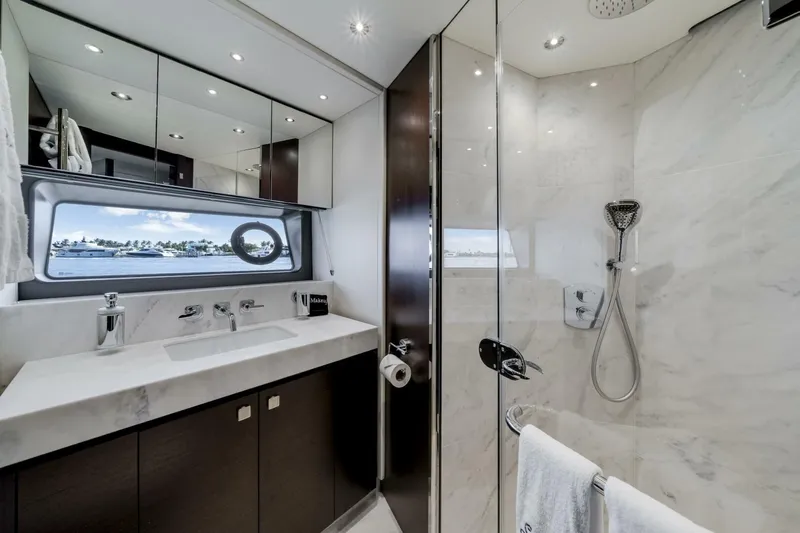  Yacht Photos Pics 2021 Sunseeker 76 Yacht - Image 95