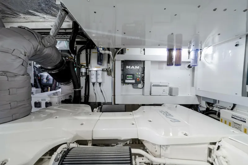  Yacht Photos Pics 2021 Sunseeker 76 Yacht - Image 105