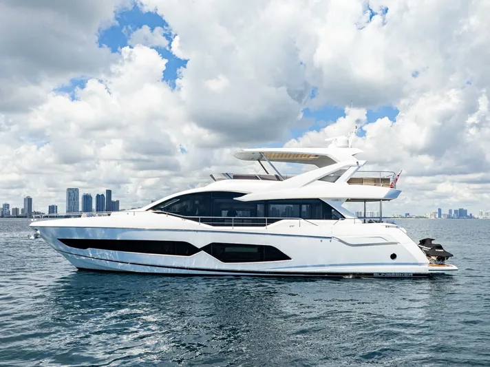  Yacht Photos Pics 2021 Sunseeker 76 Yacht - Image 1