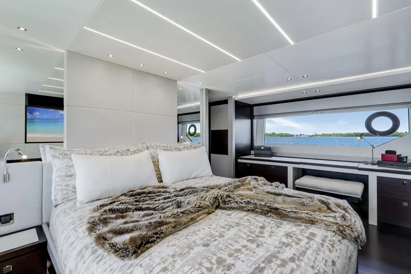  Yacht Photos Pics 2021 Sunseeker 76 Yacht - Image 77