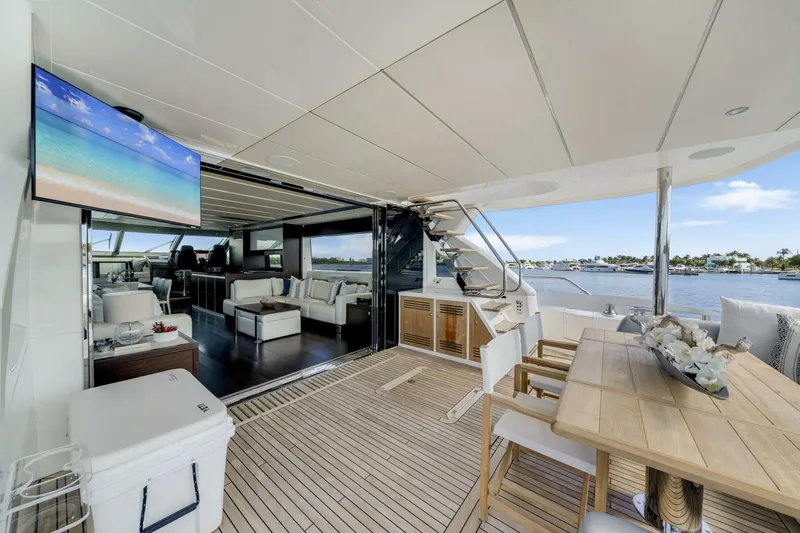  Yacht Photos Pics 2021 Sunseeker 76 Yacht - Image 29