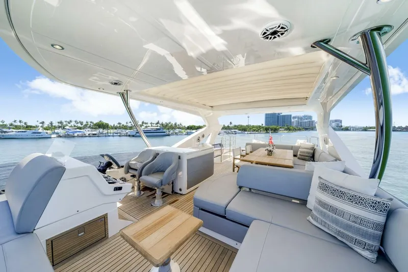  Yacht Photos Pics 2021 Sunseeker 76 Yacht - Image 34