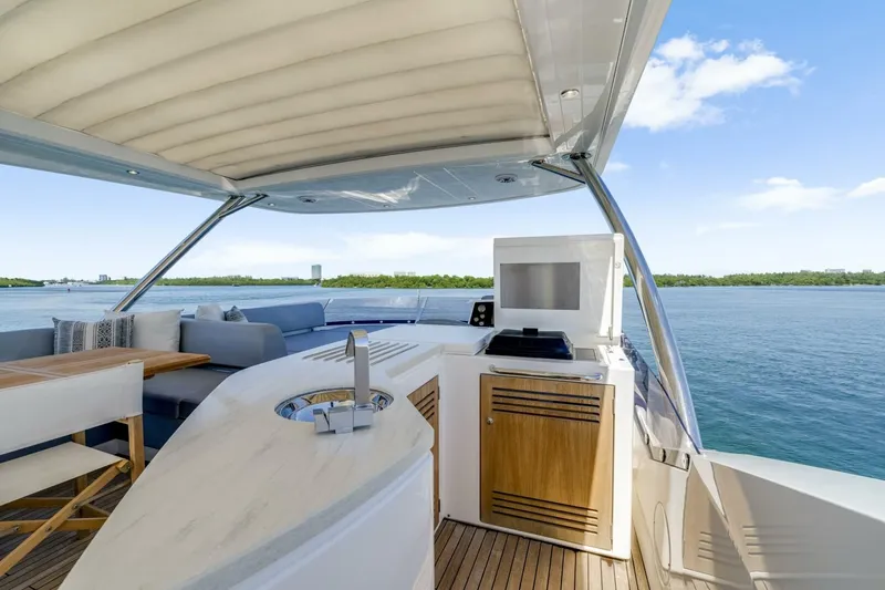  Yacht Photos Pics 2021 Sunseeker 76 Yacht - Image 35