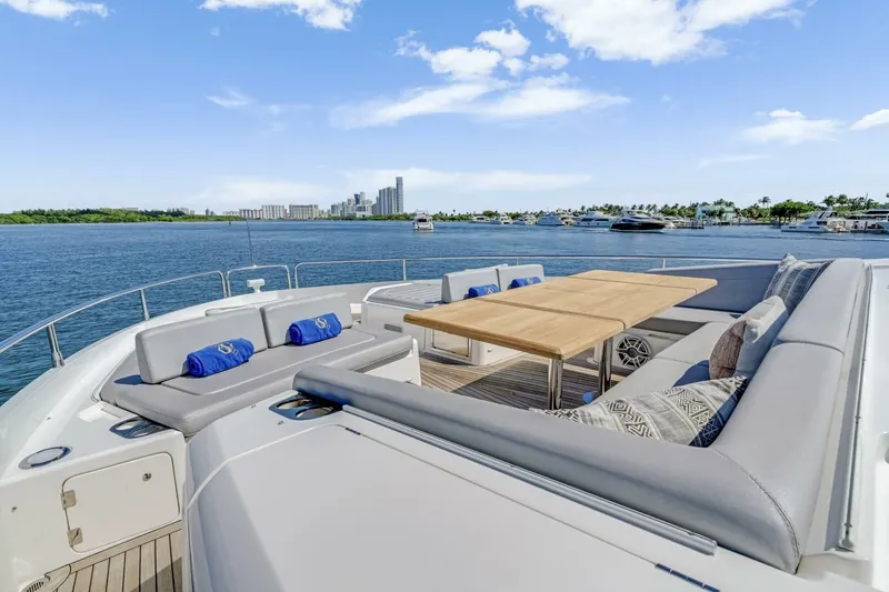  Yacht Photos Pics 2021 Sunseeker 76 Yacht - Image 28