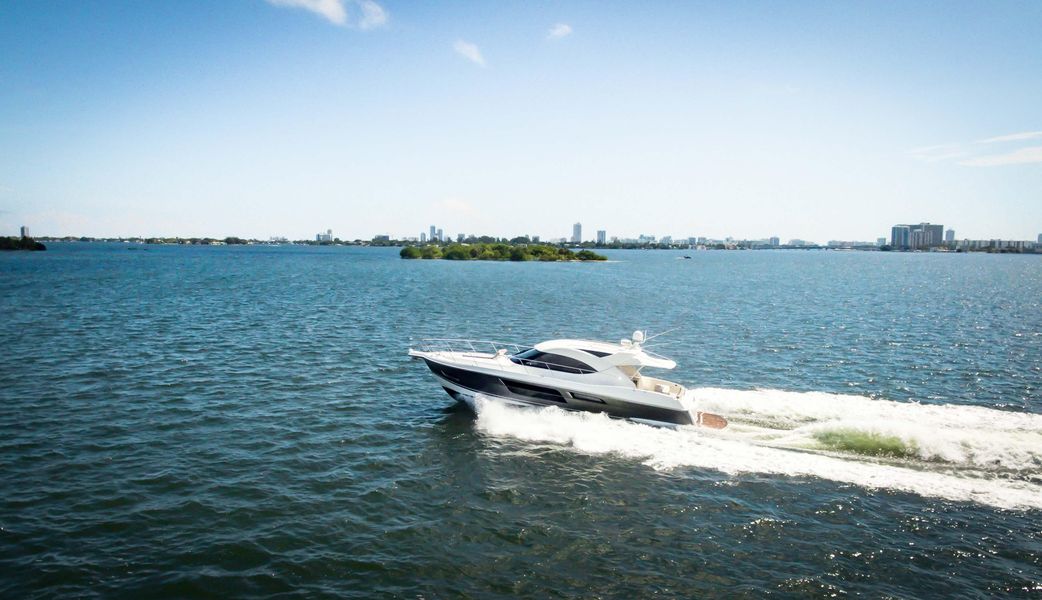 2014 Riviera 5000 Sport Yacht