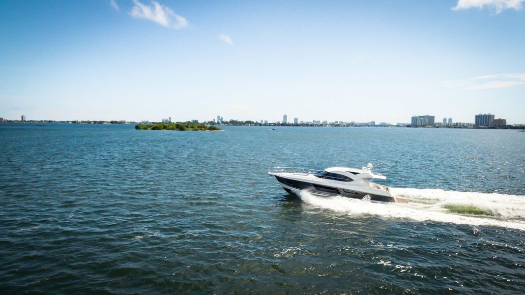 2014 Riviera 5000 Sport Yacht