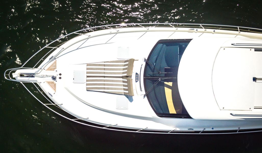 2014 Riviera 5000 Sport Yacht