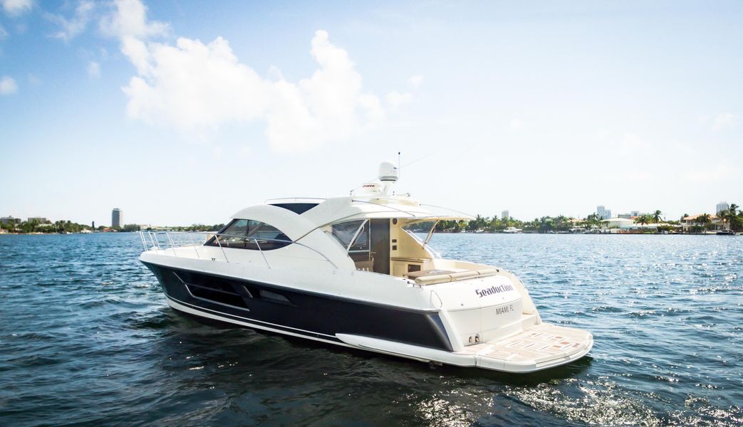 2014 Riviera 5000 Sport Yacht