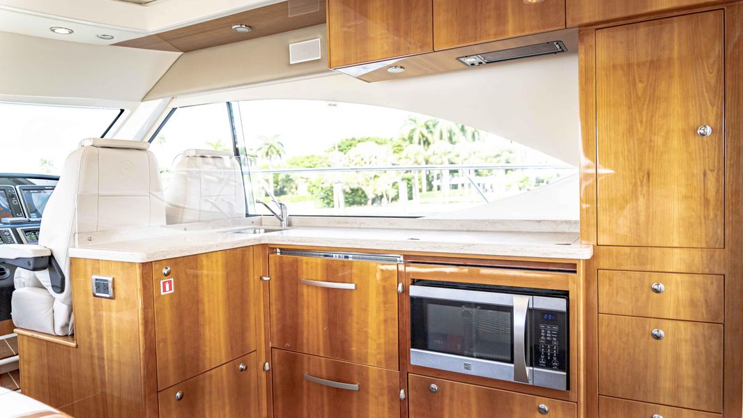 2014 Riviera 5000 Sport Yacht