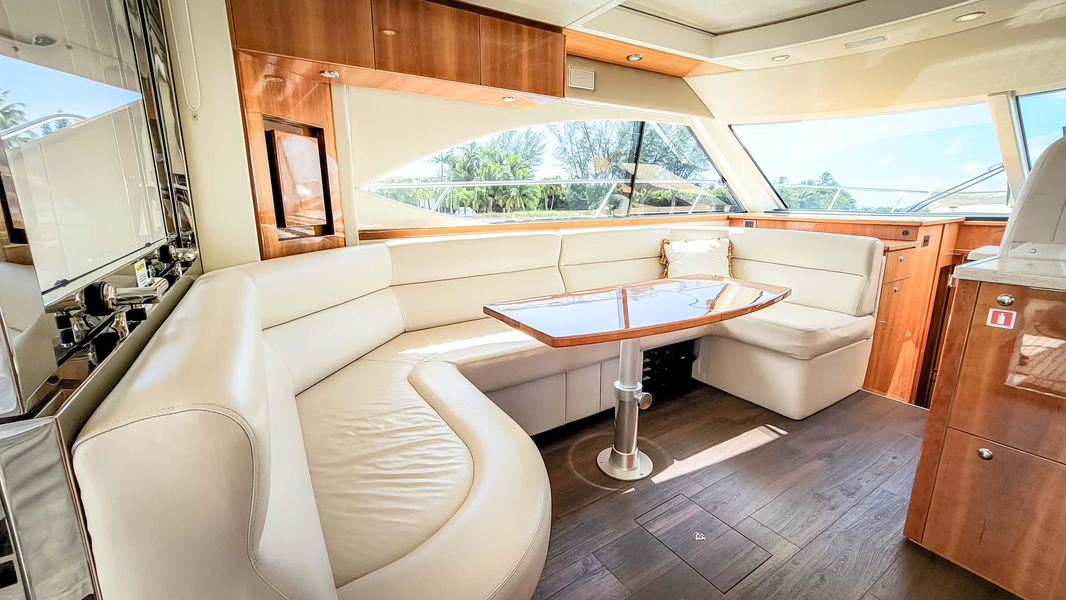 2014 Riviera 5000 Sport Yacht