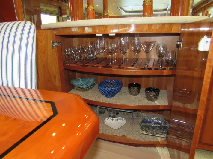 Sanctuary Yacht Photos Pics Luxurious 2002 Hargrave Raised Pilothouse interior with glassware and decorative bowls.