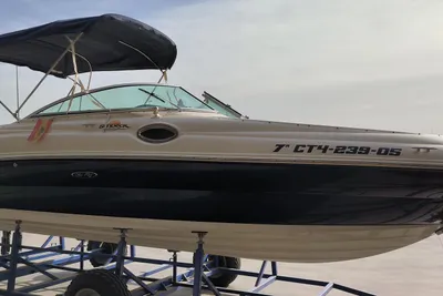 2005 Sea Ray 240 Sundeck