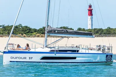 2025 Dufour 37