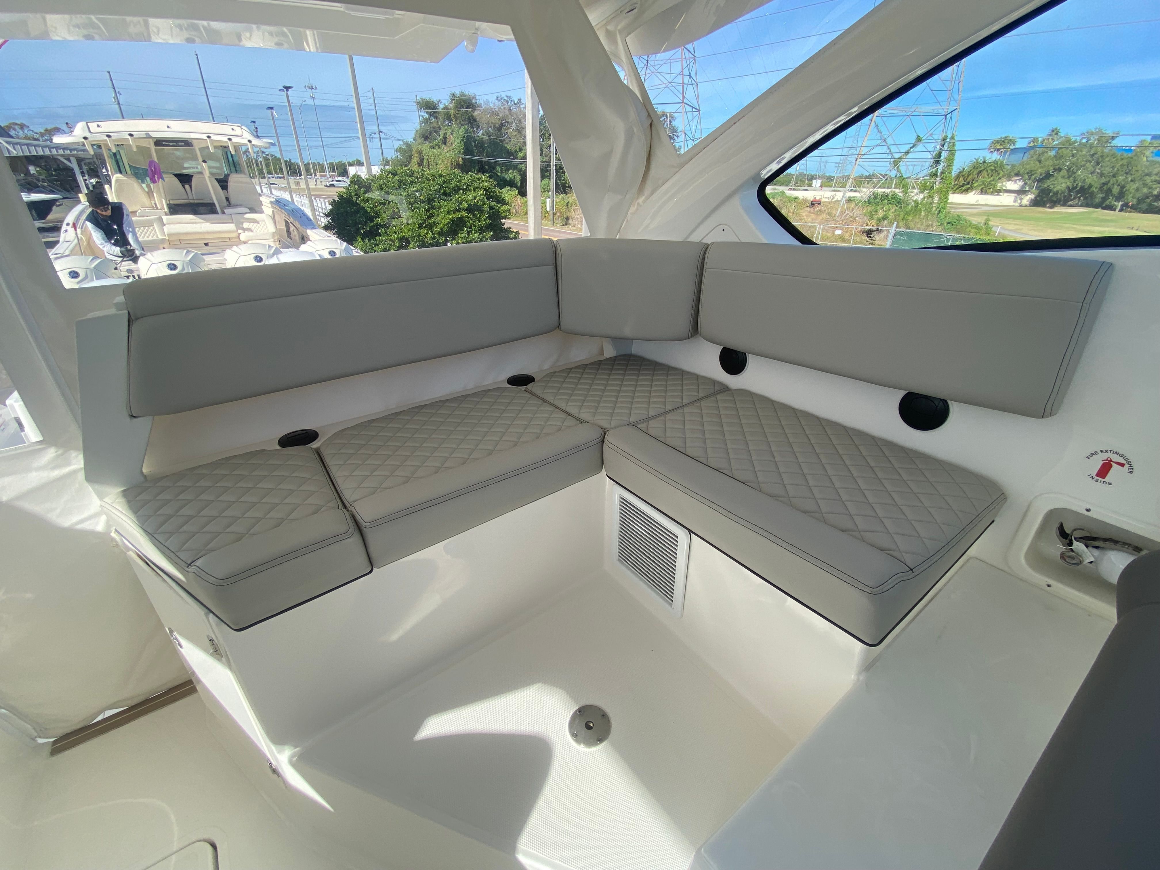 Yacht Photo 32