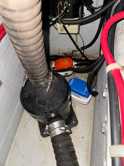 Wade Waves Yacht Photos Pics 