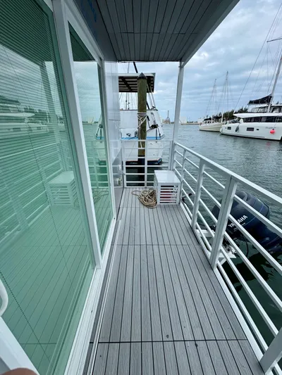  Yacht Photos Pics Modern Struktures MS 400 houseboat deck with railing, docked at marina, 2023 model.