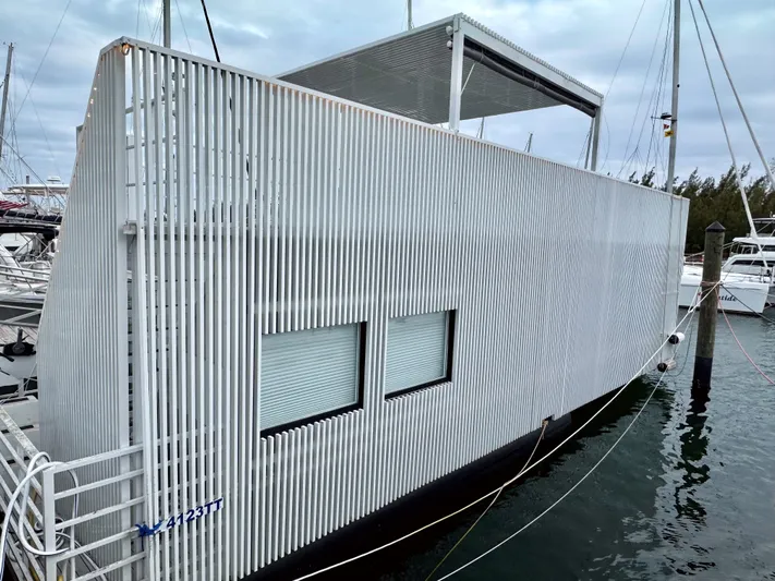  Yacht Photos Pics Modern Struktures MS 400 houseboat, 2023 model, docked in a marina.