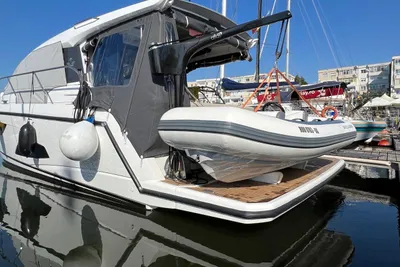 2018 Sealine C330