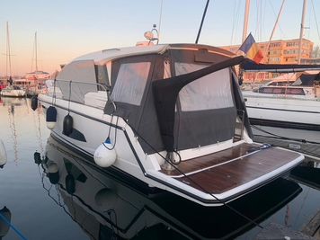 Sealine C330