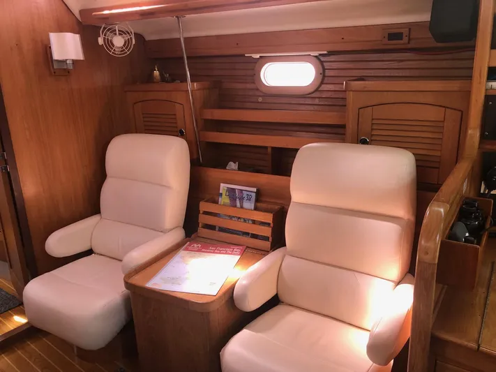 Snug Harbor Yacht Photos Pics Starboard reclining seats