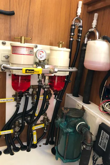 Snug Harbor Yacht Photos Pics Easy access to select fuel tanks