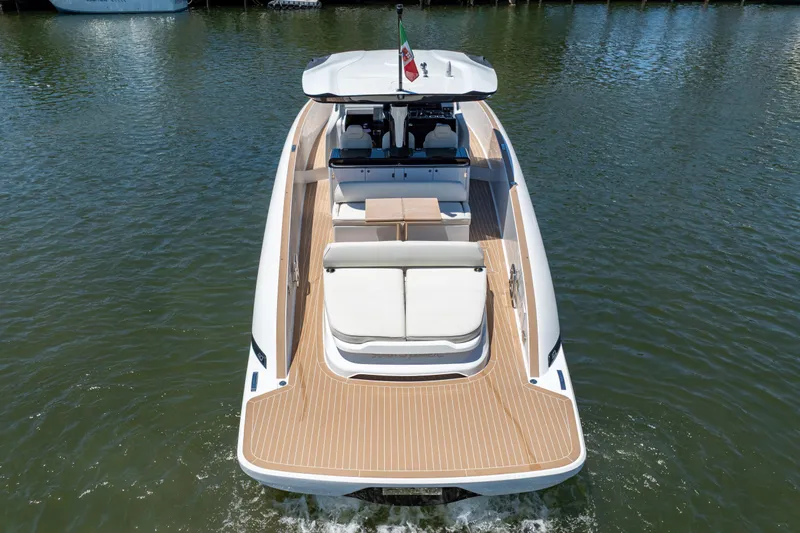  Yacht Photos Pics 2027 Solaris Power 40 Open yacht on water, rear view, elegant design.