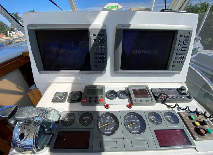 Red Castles Yacht Photos Pics Helm station of 2000 Little Harbor 42 Whisper Jet with Garmin navigation displays.