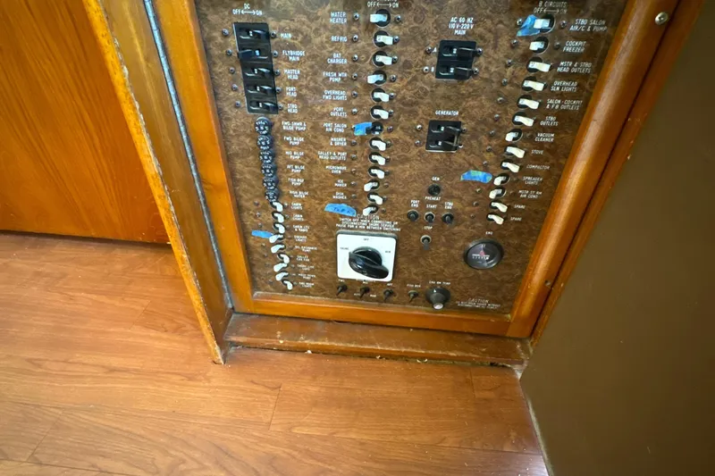 Got One Yacht Photos Pics Ocean Yacht 55 Sportfish 1989 REV Yacht Sales Inc.