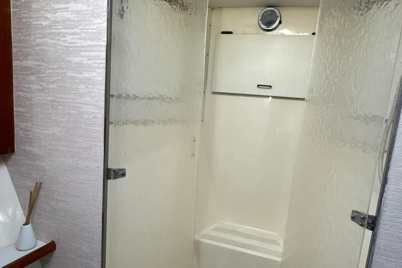 Got One Yacht Photos Pics Ocean Yacht 55 Sportfish 1989 REV Yacht Sales Inc.