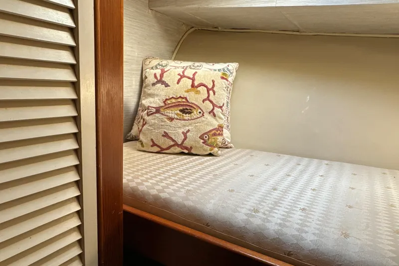 Got One Yacht Photos Pics Ocean Yacht 55 Sportfish 1989 REV Yacht Sales Inc.