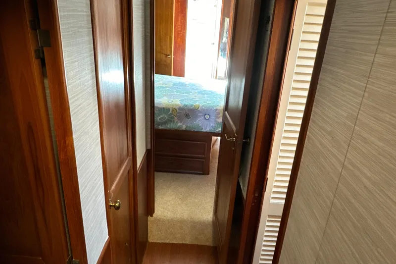 Got One Yacht Photos Pics Ocean Yacht 55 Sportfish 1989 REV Yacht Sales Inc.