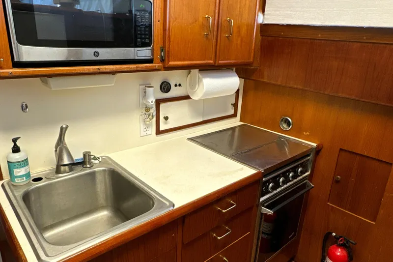 Got One Yacht Photos Pics Ocean Yacht 55 Sportfish 1989 REV Yacht Sales Inc.