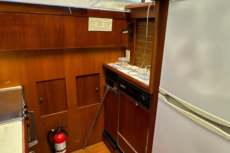 Got One Yacht Photos Pics Ocean Yacht 55 Sportfish 1989 REV Yacht Sales Inc.