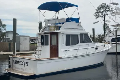 Cape Dory 33 Flybridge Cruiser