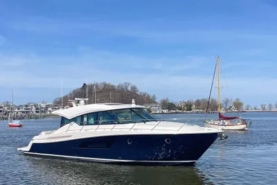 Tiara Yachts 53 Coupe