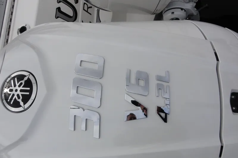  Yacht Photos Pics Yamaha 300 V6 4.2L engine on 2024 Pursuit S 328 Sport boat.