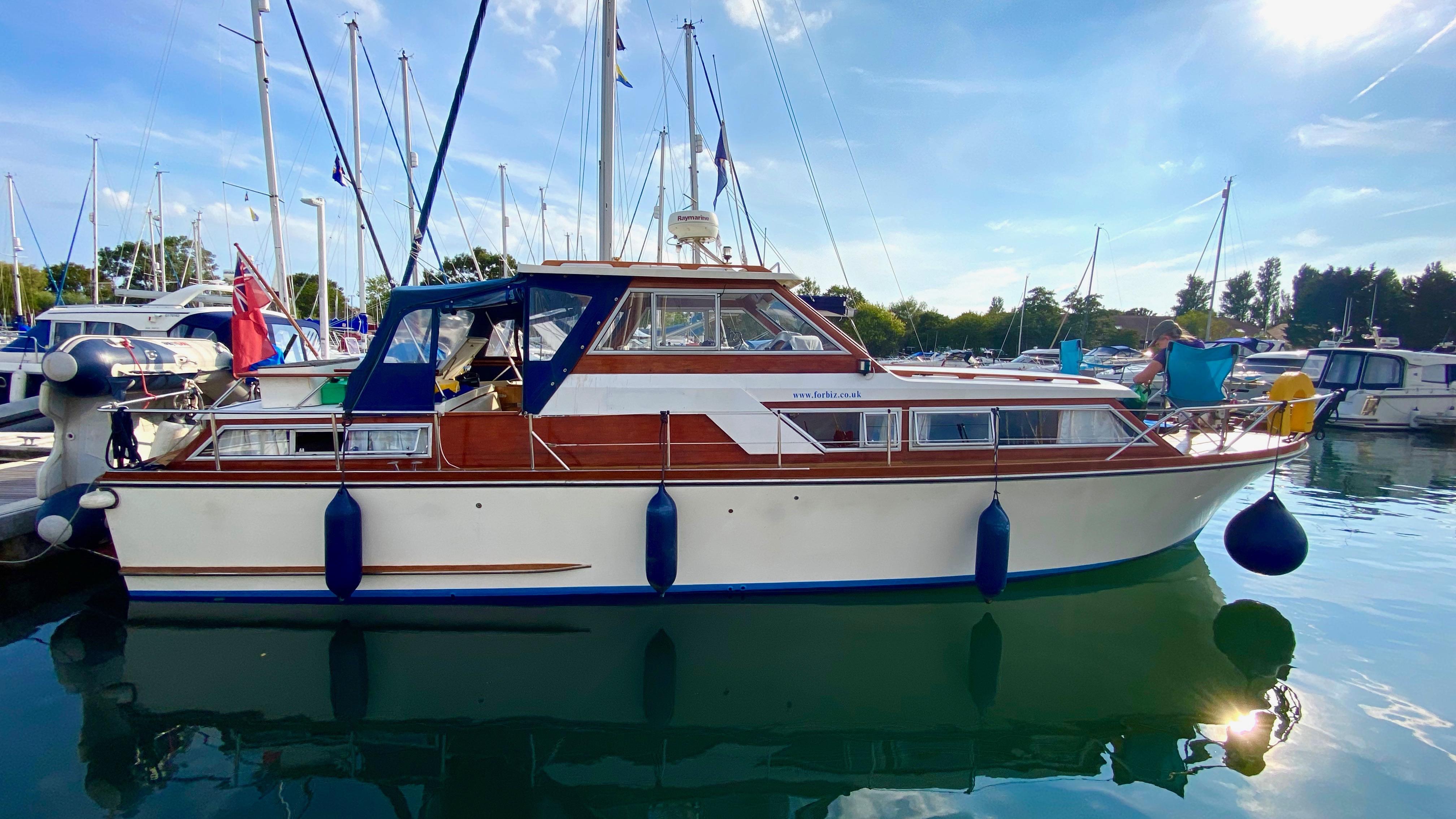 34 foot cruiser yacht for sale