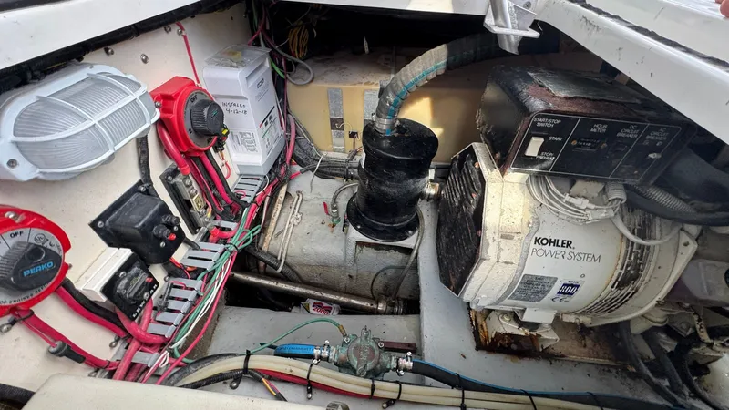 Nomo Yacht Photos Pics 1999 Mainship 350 Engine Room