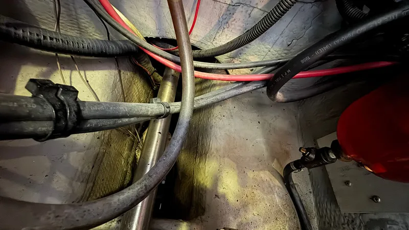 Nomo Yacht Photos Pics 1999 Mainship 350 Engine Room