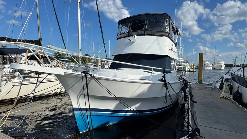 Nomo Yacht Photos Pics 1999 Mainship 350 Exterior Port